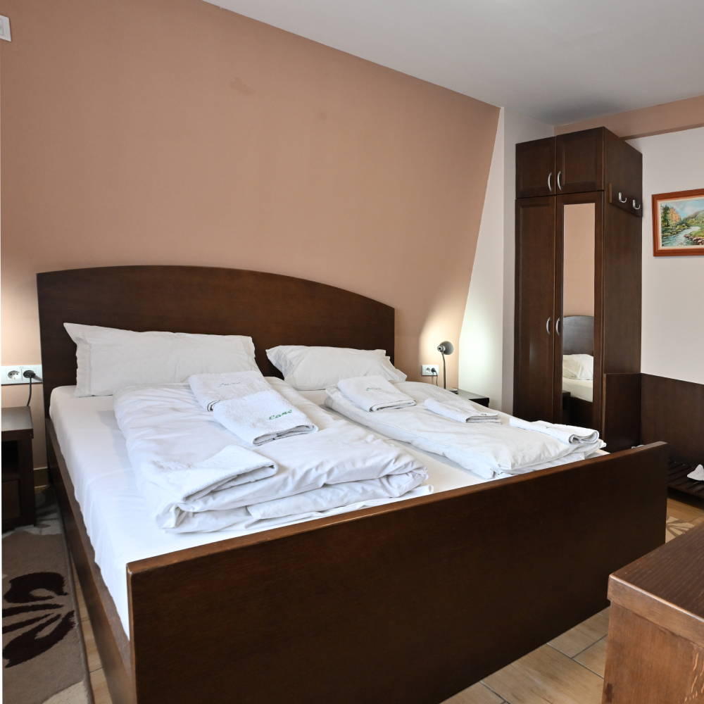 Soba 201 sa bračnim krevetom – slika 2