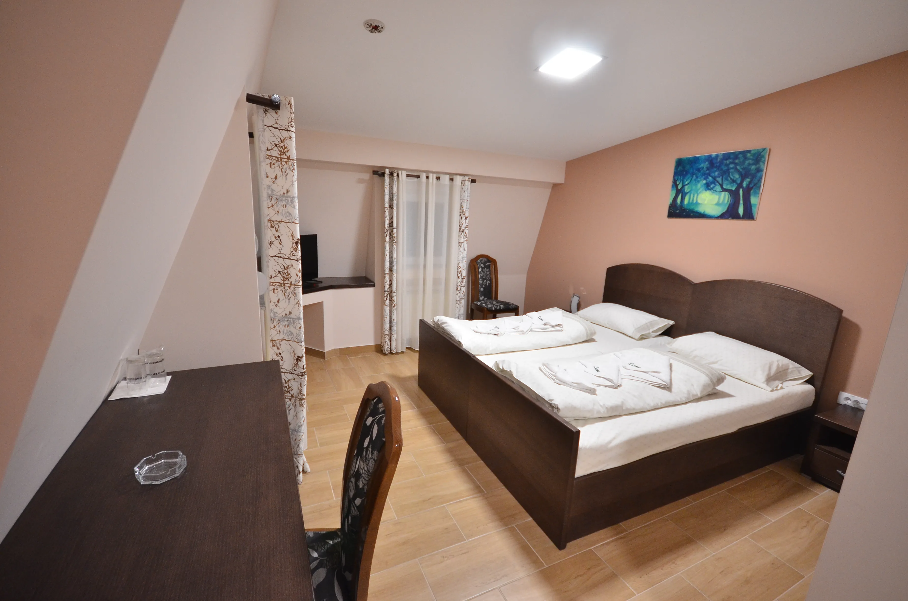 Trokrevetna soba 211 – slika 4