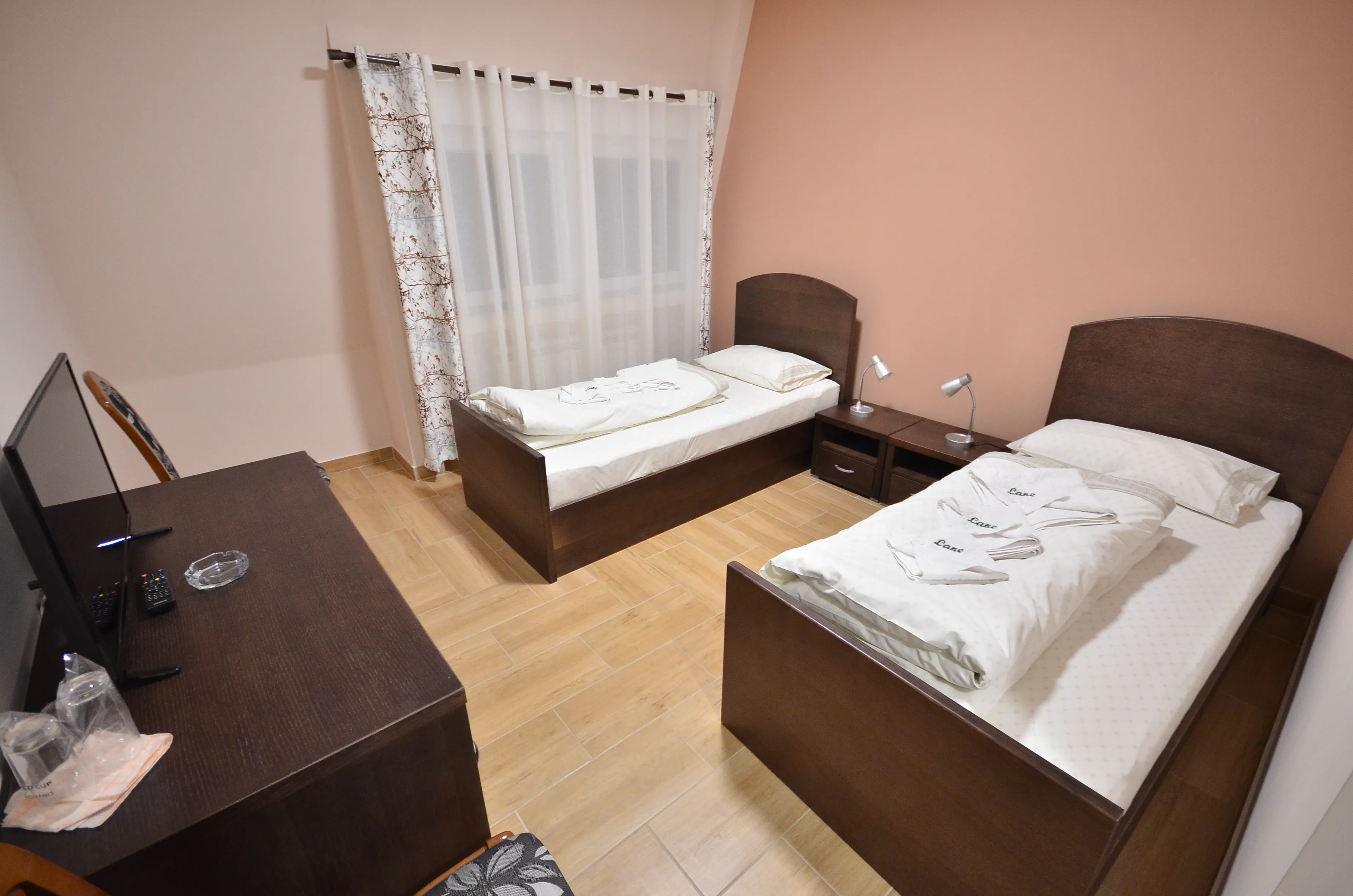 Trokrevetna soba 211 – slika 7